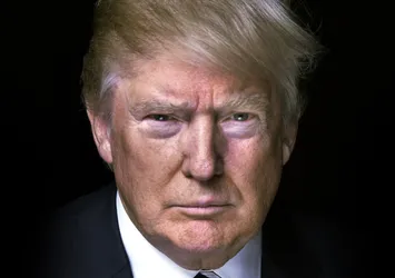 Trump'a kum yüklü kamyonlarla güvenlik önlemi