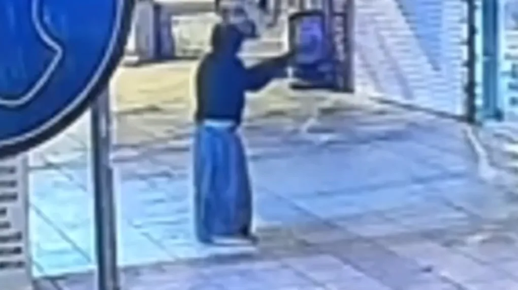 Kadın kılığında iş yerini kurşunladı