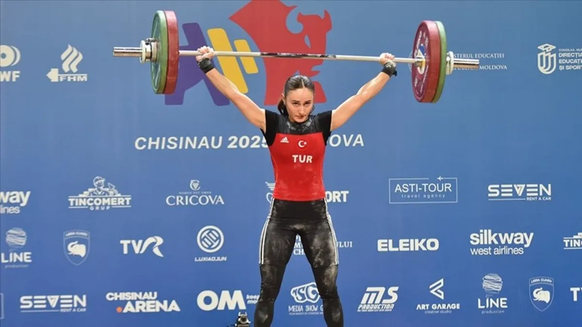 Dünya Şampiyonası'nda milli gurur! Milli halterci Cansel Özkan bronz madalya kazandı