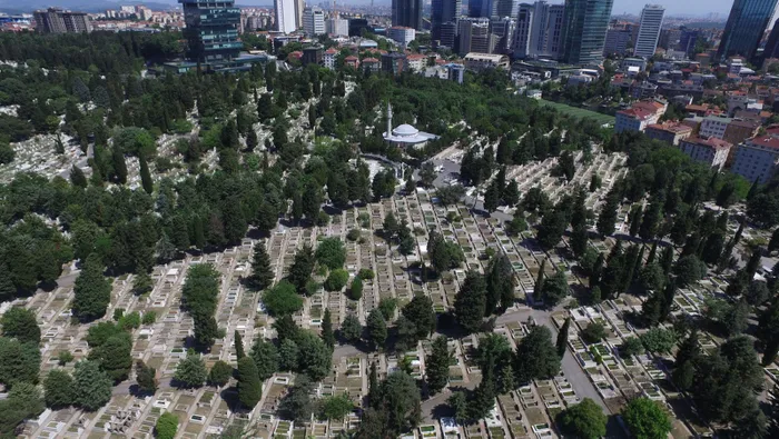 İstanbul’da mezar karaborsası: 2 milyon liraya satıyor! İlan şoke etti: Süleyman Hilmi Tunahan Hazretlerine komşu - 7