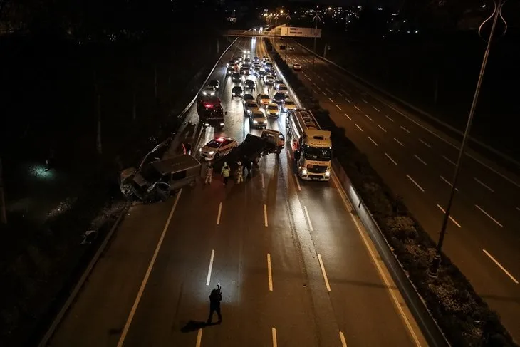 İstanbul’da korkunç kaza! Demir bariyerin altına girdi...