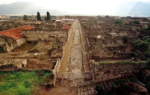 Taş kesilen şehir Pompei