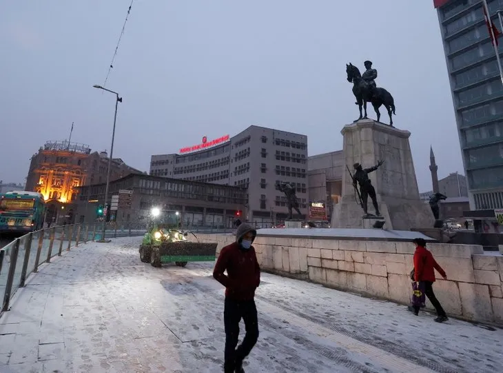 Bugün Ankara’da kar var mı | Başkent güne böyle başladı! Her yanı sardı