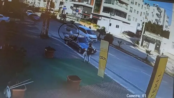1717481391303.jpeg Hafif ticari araç çarptı bisikletli çocuk havaya uçtu - 1