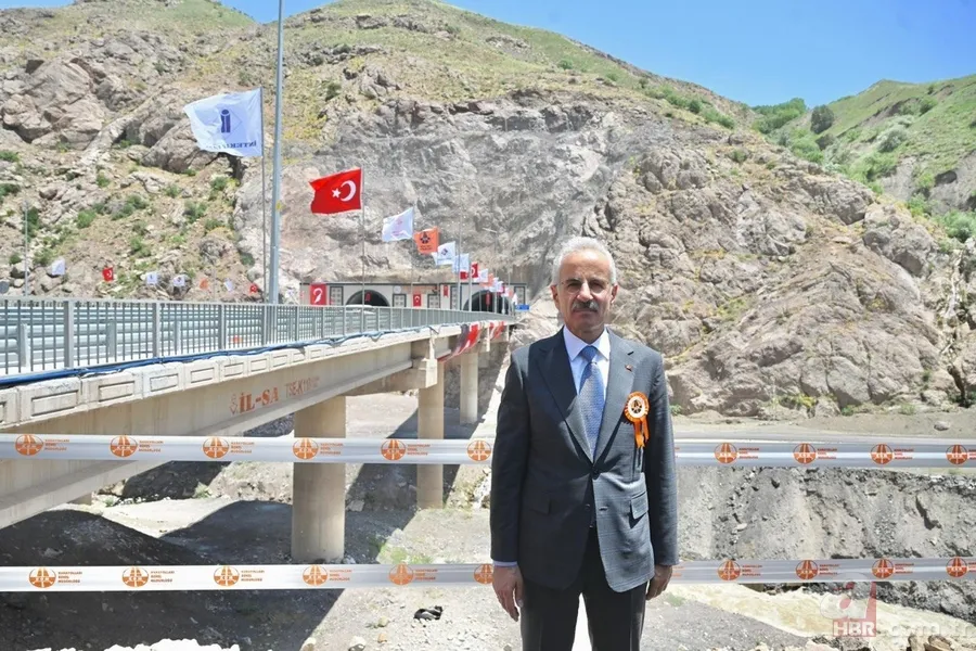 Hakkari’ye Terörsüz Türkiye yatırımları! Yüksekova'ya zaman kazandıran proje: Seyahat süresi 4 dakikaya indi 8