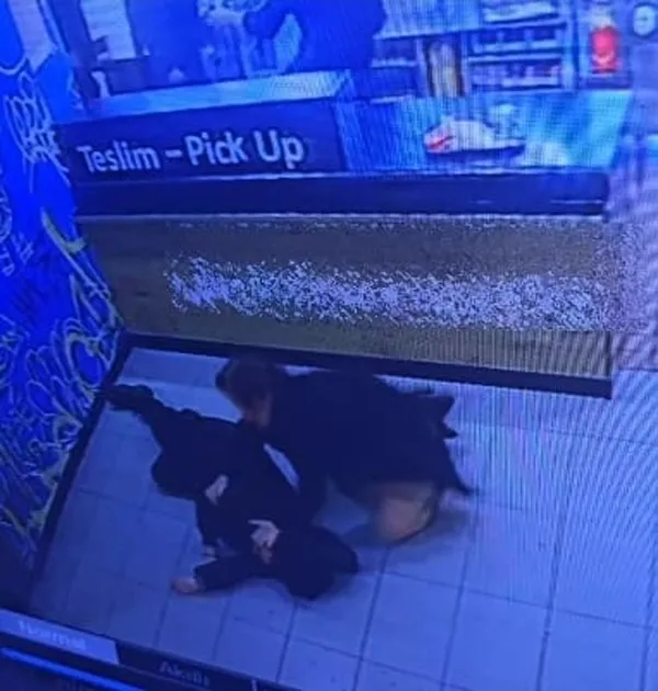 1707120060309.jpeg Yemek yemeye gitti nişanlısının kollarında can verdi! İstanbul'da kan donduran olay: Tekme tokat saldırı kamerada - 2