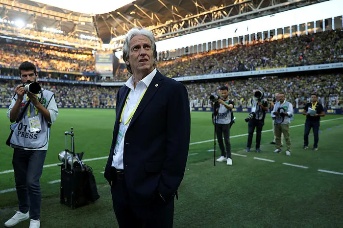 fenerbahce-teknik-direktoru-jorge-jesustan-dinamo-kiev-maci-yorumu-tecrube-eksikligi-1658955832905.jpg Fenerbahçe Teknik Direktörü Jorge Jesus'tan Dinamo Kiev maçı yorumu: Tecrübe eksikliği - 4