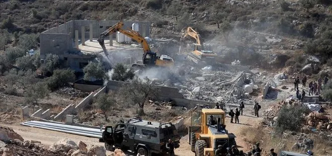 İsrail güçleri Batı Şeria’da Filistinlilere ait 11 yapıyı yıktı
