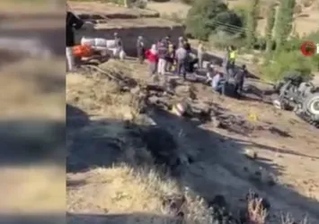 Traktör takla atarak tarlaya devrildi! Tarlaya giden baba oğul ağır yaralı