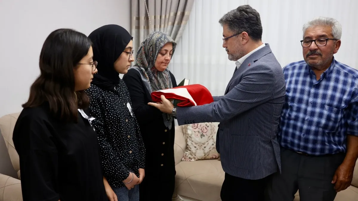 Bakan Yumaklı şehit orman işçisi İbrahim Demir'in ailesine taziye ziyaretinde bulundu