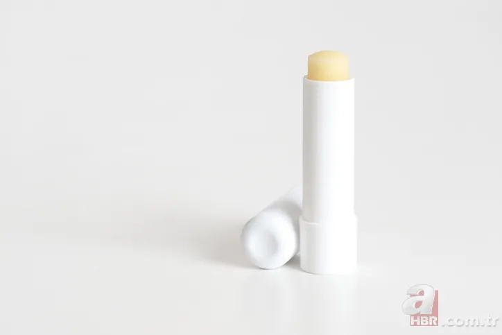 1 günde hazırlanıyor! İşte hazırlara taş çıkaran dudak balmı tarifi 2