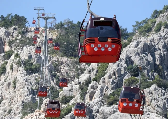 teleferik-faciasinda-yenide-goruntuler-kontrol-odasinda-yasananlar-kamerada-1713872616377.jpg Teleferik faciasında yeni görüntüler! Kontrol odasında yaşananlar kamerada - 3