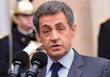 Sarkozy'den cumhurbaşkanlığı yarışı sinyali
