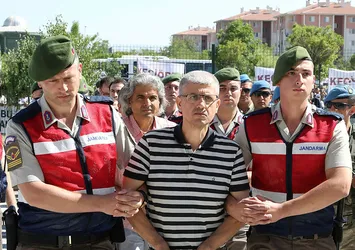 Darbeci amiral Fox TV’yi aramış