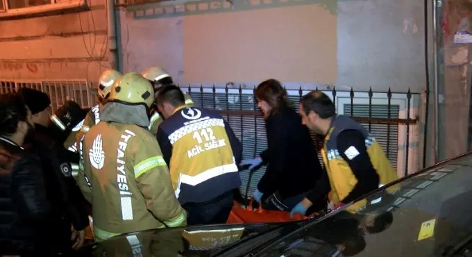 İstanbul'da esrarengiz ölüm! Yangın noktasında yaralı bulunan genç hayatın kaybetti... - 4