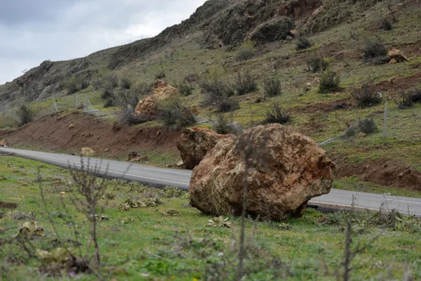 asrin-felaketinin-boyutu-bir-kez-daha-gozler-onune-serildi-tarlalarimizin-yerleri-degisti-1679305180989.jpg Asrın felaketinin boyutu bir kez daha gözler önünde: Tarlalarımızın yerleri değişti - 8