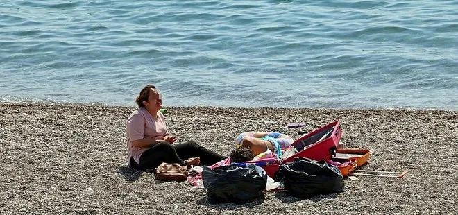 Antalya’da sahilde ’Ölmek istemiyorum’ diye ağlayan kadın koronavirüslü çıktı