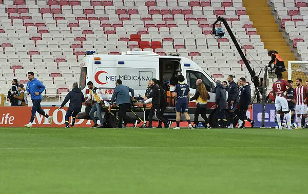 Fenerbahçe Sivasspor maçında Enner Valencia sakatlandı