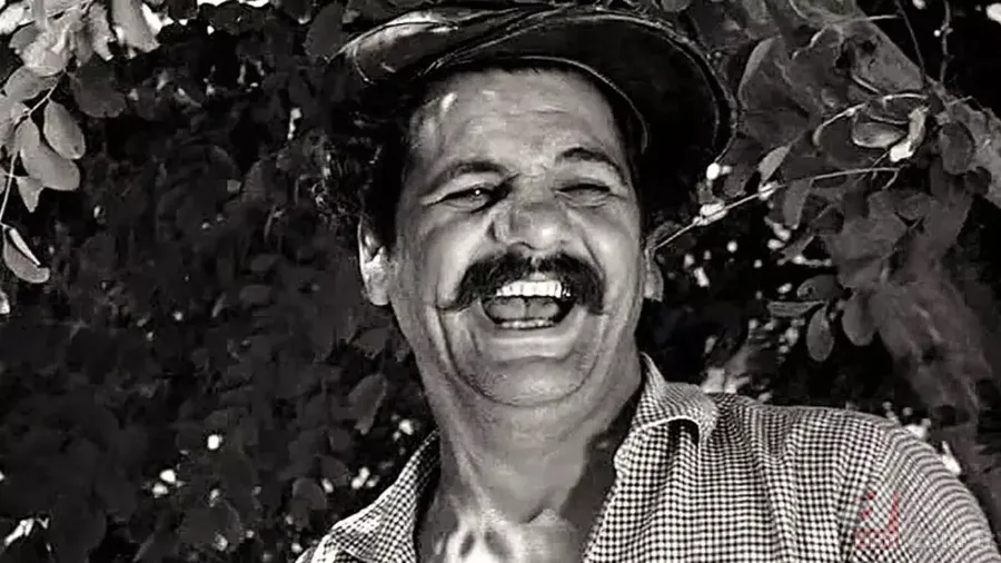 İBB Erol Taş’ın mirasına sahip çıkmadı! Yeşilçam’ın efsane kötü adamı Erol Taş’ın kahvehanesi harabeye döndü 3