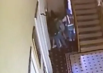 Karakolu birbirine kattı! Rujuyla öyle bir şey yaptı ki...