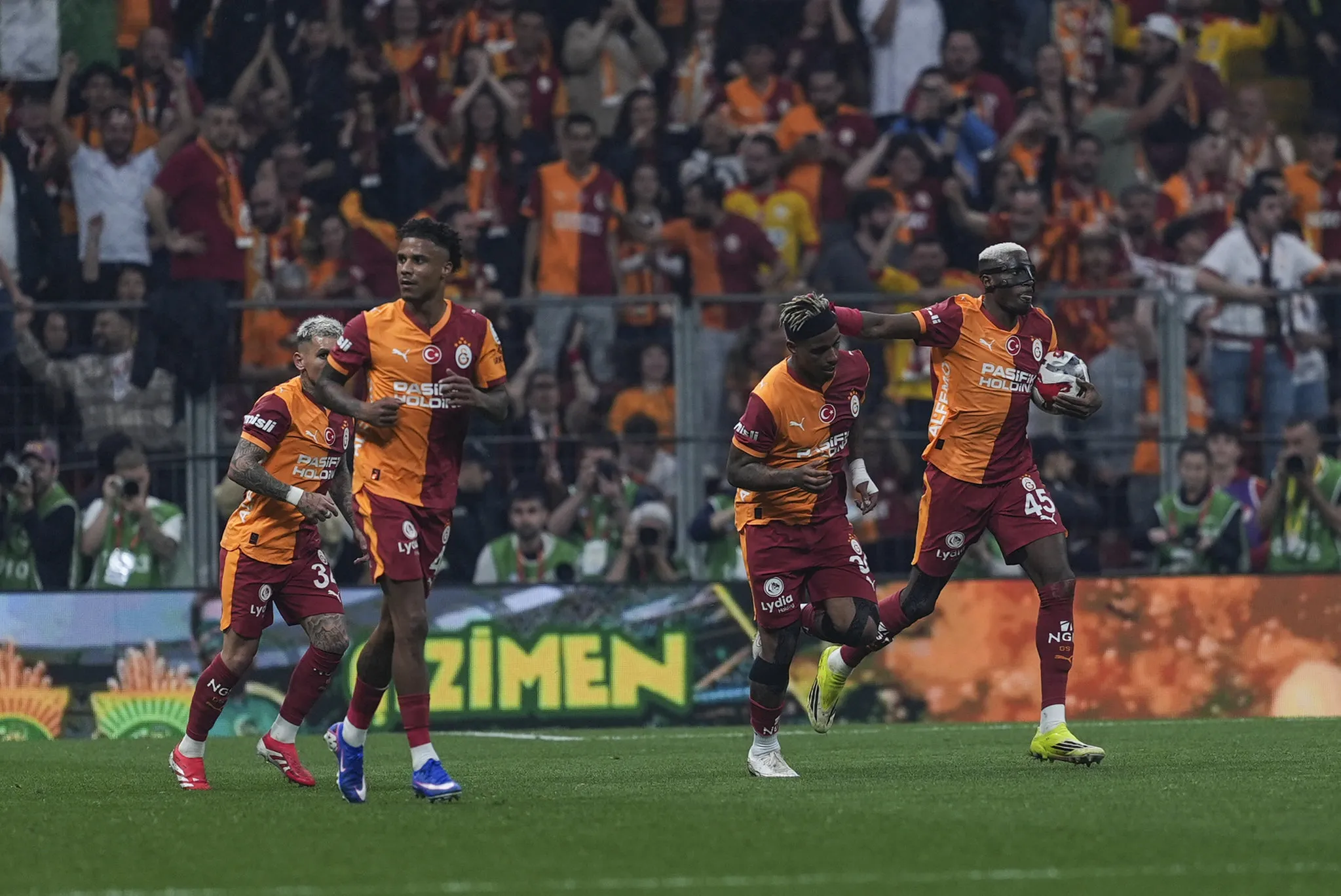 Galatasaray'dan Fenerbahçe'ye olay gönderme: “Bir daha sakın ha...”