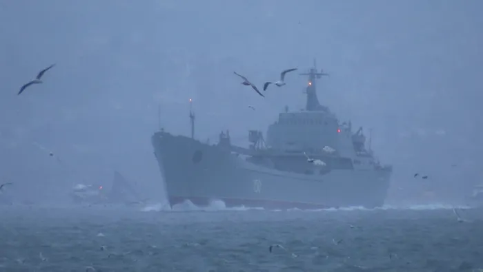 Son dakika: Rus savaş gemileri peş peşe İstanbul Boğazı'ndan geçti - 2