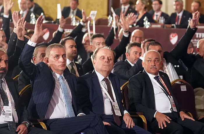 5 oy farkla zafere! TFF’nin yeni başkanı İbrahim Hacıosmanoğlu oldu | Başkan Erdoğan’dan tebrik mesajı: Hayırlı uğurlu olsun