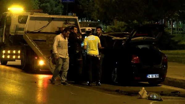 1694922611769.jpeg Emanet araçla takla attı! Otomobil hurdaya döndü: 3 yaralı - 1