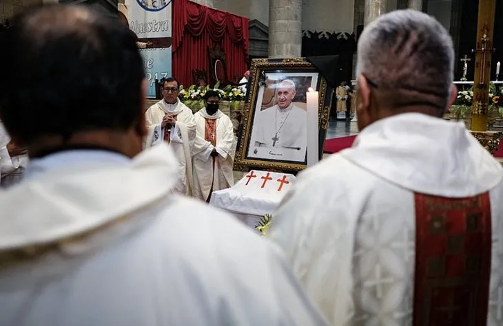 Francis’in tahtına kim oturacak? Gizli kapılar ardında papalık savaşları! İşte Vatikan’ın dünya siyasetinde bilinmeyen etkisi