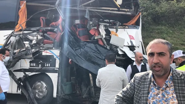 son-dakika-bursada-hafriyat-kamyonu-yolcu-otobusune-carpti-1651760256861.jpg Son dakika: Bursa'da hafriyat kamyonu yolcu otobüsüne çarptı - 2