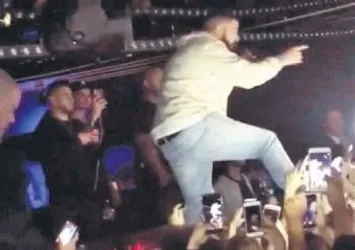 Ünlü rap'çi Drake’ten tacizci izleyiciye sert uyarı