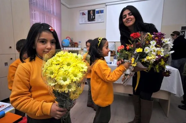 Öğretmenler Günü resmi tatil mi? 24 Kasım okullar tatil mi, yarın okul var mı? 2022 RESMİ TATİL TAKVİMİ