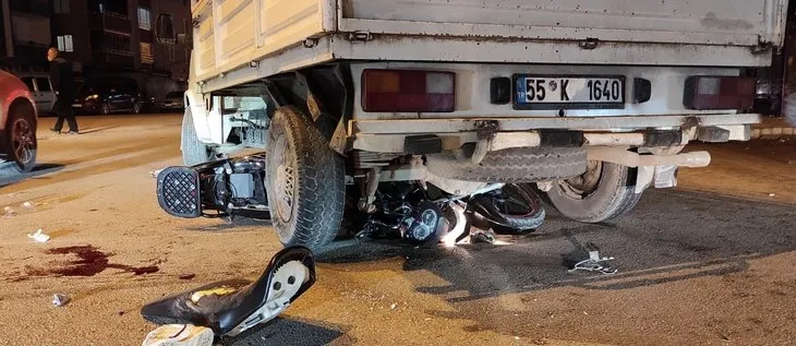 Motosiklet kamyonetin altına girdi: 2 yaralı