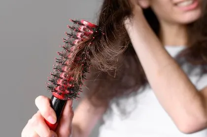 En çok kadınlarda görülen sessiz tehdit! Kemik sağlığından ruh halinize kadar etkiliyor