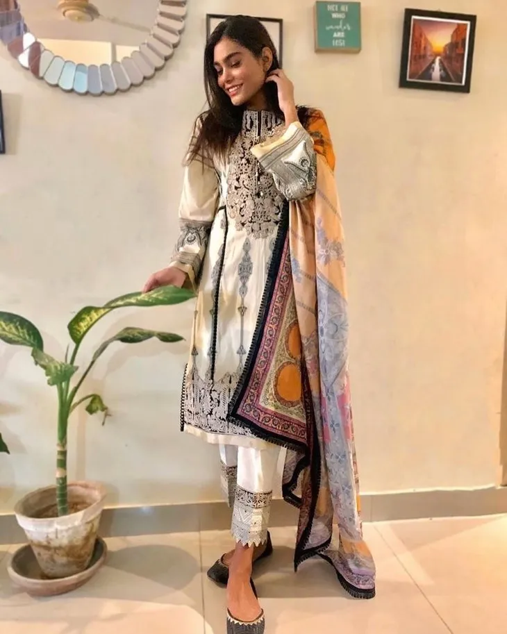 Ünlü model Zara Abid’in Pakistan'da düşen uçakta olduğu ortaya çıktı