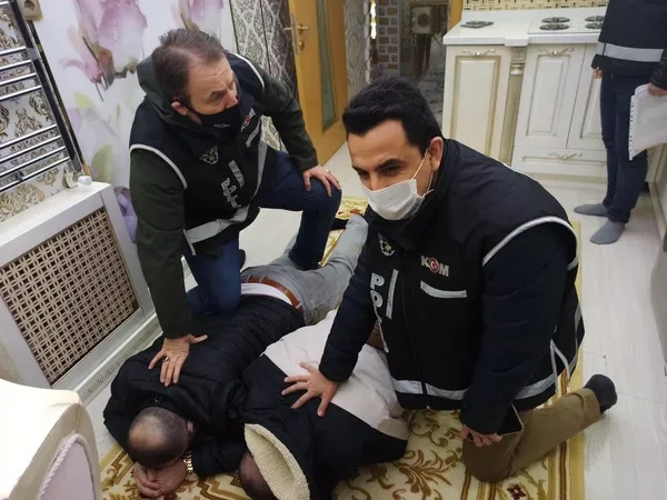 1647929115665.jpeg 'İleriler' suç örgütüne dev operasyon! 211 aracın kilometresini düşürüp sattılar - 1