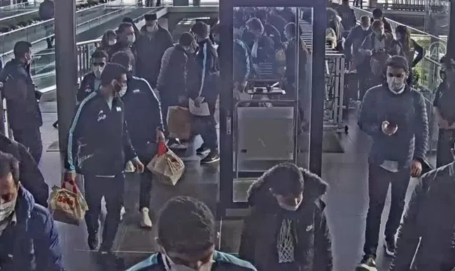 thodexin-sahibi-ozerin-yurt-disina-kacisinin-goruntuleri-ortaya-cikti-1621577888854.jpg Thodex'in sahibi Özer'in yurt dışına kaçışının görüntüleri ortaya çıktı - 2