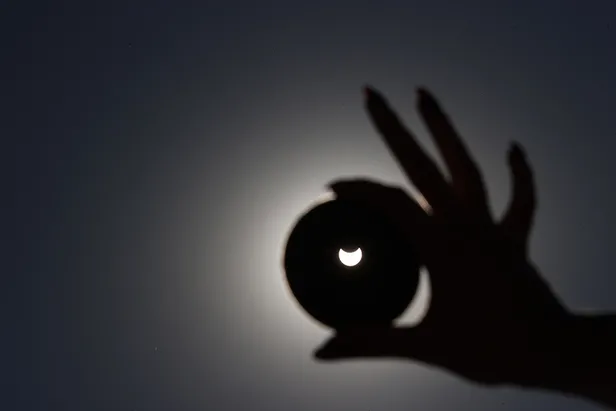gunes-tutulmasi-canli-izle-14-ekim-2023-gunes-tutulmasi-nasa-canli-yayin-hd-izle-solar-eclipse-live-1697290508648.jpg GÜNEŞ TUTULMASI CANLI İZLE | 14 Ekim 2023 Güneş Tutulması NASA CANLI YAYIN HD İZLE (Solar Eclipse live) - 2
