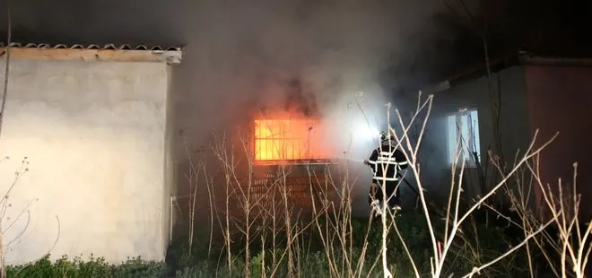 Edirne’de tek katlı ev alev alev yandı! Ev sahibi uzun süre gözyaşı döktü