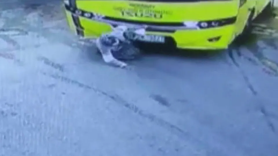 Aksaray'da yürek yakan kaza! Zavallı yaşlı kadın otobüsün altında kaldı! Hastaneye gitmemek için diretince...