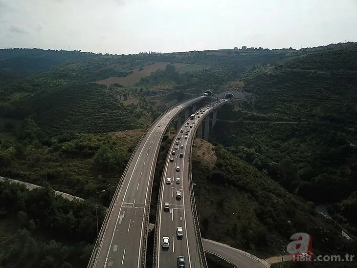 Bayramın ikinci günü yola çıkanlar TEM’i kilitledi: 10 kilometrelik araç kuyruğu