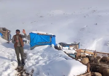 Sivas'ta karda mahsur kaldı! Ekipler sevk edildi