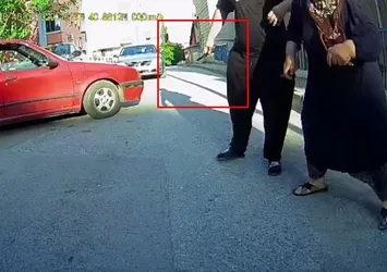 Pendik'te yol verme kavgasında kızının yanında bıçak çekti