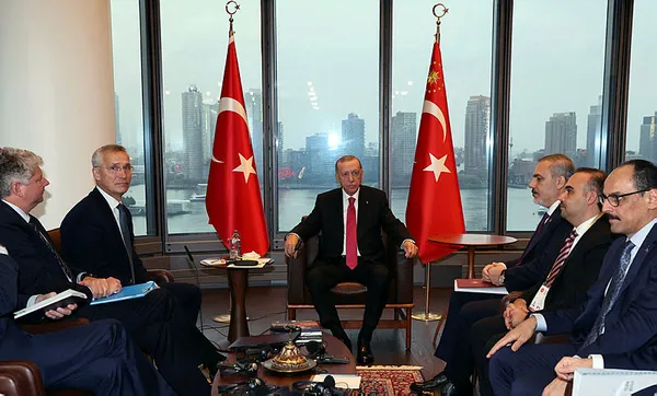 Başkan Recep Tayyip Erdoğan, NATO Genel Sekreteri Stoltenberg ile bir araya geldi