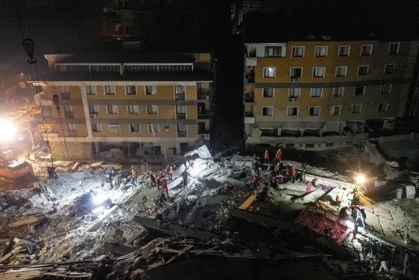 1676276550582.jpg Oyuncu Ahmet Kara’dan acı haber geldi! Depremde yatağıyla sokağa düştü - 2