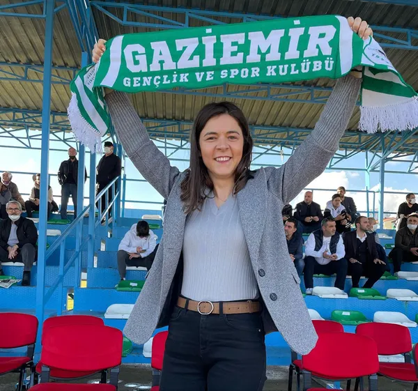 CHP’li İzel Zenginobuz’dan pişkin itiraf: 2010’da aldığım sorularla full çektim