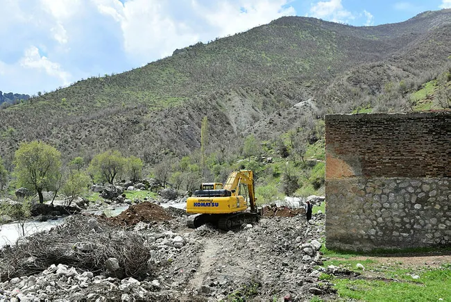 Teröristlerin yaktığı Zümrüt Kaplıcası, 3 milyon liralık yatırımla yeniden açılacak - 2