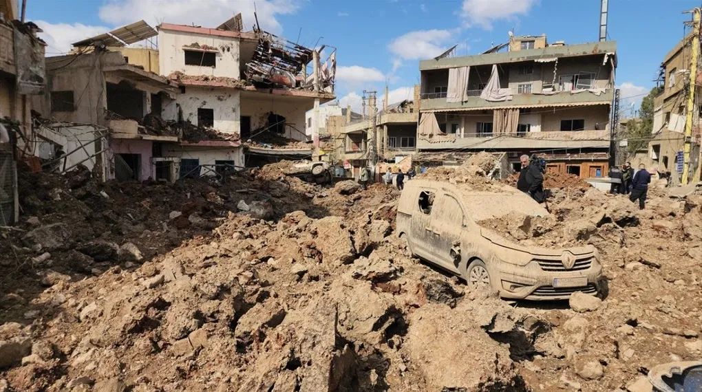 Beyrut’ta çadır kentler çamur altında