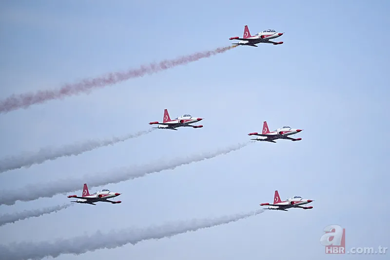 Türk Yıldızları Zafer Bayramı'nda Ankara semalarında 5