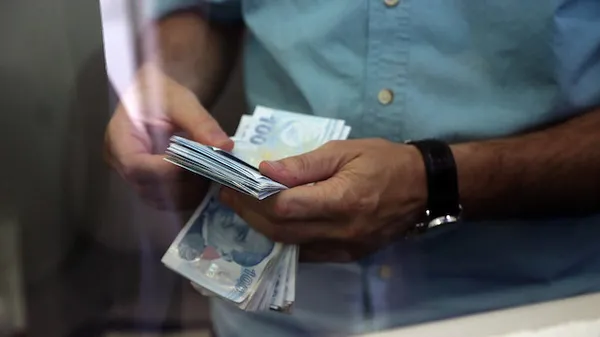 Emekliye ek zam Resmi Gazete’de! Maaş farkları ne zaman ödenecek? SSK ve Bağ-Kur emeklisine fark ödeme tarihi netleşti